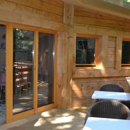 Camping Avec Acces Handicape - 6 Pers. - Api-1-52-2637